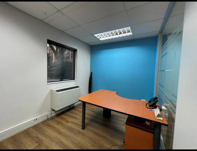 257M² OFFICE FOR SALE IN LYME PARK